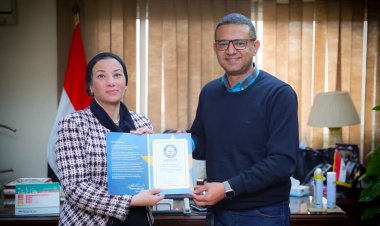 وزيرة البيئة تستقبل المغامر المصري علي عبده لتسجيله رقمين قياسيين في موسوعة «جينيس»