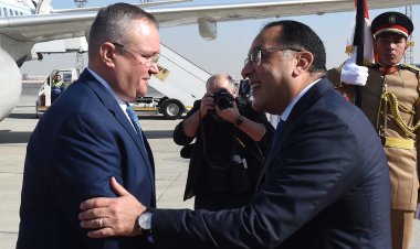 رئيس الوزراء يستقبل نظيره الروماني بمطار القاهرة