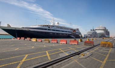 ميناء السخنة يستقبل 3 سفن على متنها آلاف السياح