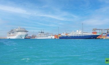 ميناء السخنة يستقبل 3 سفن على متنها آلاف السياح