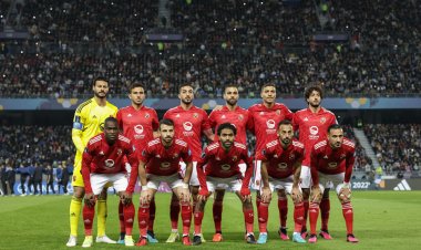 الأهلي بالزي التقليدي أمام الهلال السوداني