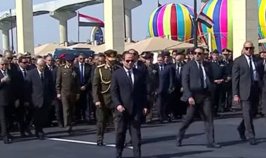 السيسي يتقدم المشيعين في جنازة الدكتور شريف إسماعيل رئيس الوزراء السابق