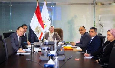 وزيرة البيئة تستعرض الموقف الحالي لبرنامج التحكم في التلوث الصناعي