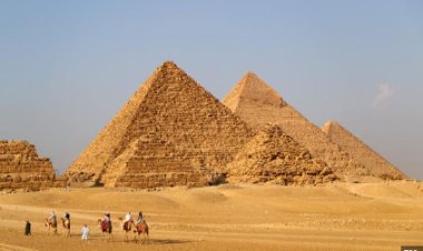 رئيسة المجلس الوطني لجمهورية أذربيجان تزور منطقة أهرامات الجيزة 