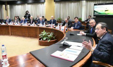 وزير البترول يبحث مع رئيس وزراء رومانيا آليات التعاون في الغاز الطبيعي