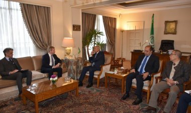 الأمين العام يستقبل ممثل الاتحاد الأوروبي لعملية السلام