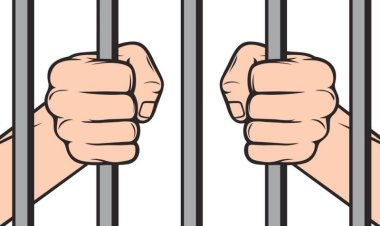 شيطان بدرجة أستاذ.. لامس جسدها بعد تقيدها داخل مكتبه في الفيوم