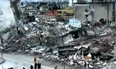 المصريون يتطوعون للمشاركة في عمليات الإنقاذ الجارية في تركيا