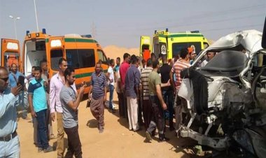 اصطدام تريلا بـ «4 ميكروباصات» أمام سوق العبور