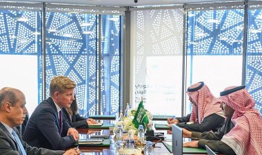 السفير آل جابر يلتقي المبعوث الأممي إلى اليمن