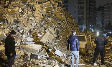 عاجل.. إنقاذ 4 مصريين بينهم طفل من تحت الأنقاض في تركيا