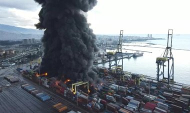الدفاع التركية: عمليات السيطرة على حريق ميناء إسكندورن لا تزال جارية