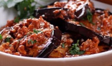 تعرّفي على طريقة عمل المسقعة باللحمة المفرومة