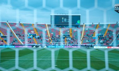 أمطار غزيرة على ملعب مولاي عبد الله بالرباط قبل مواجهة الأهلي والريال