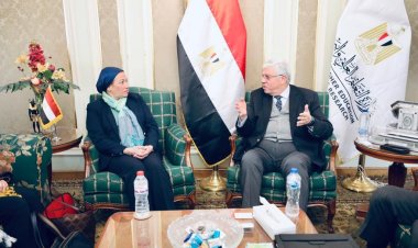 أيمن عاشور يؤكد على أهمية التعاون مع وزارة البيئة لتأهيل شباب الجامعات لفهم موضوعات تغير المناخ