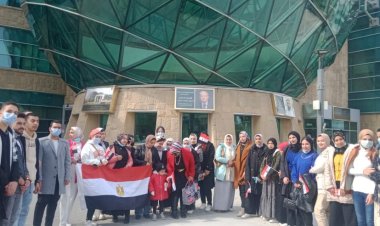 للعام الثالث.. طلاب الخدمة الإجتماعية ببنها يحتفلون باليوم العالمي للسرطان بمستشفى ٥٧٣٥٧