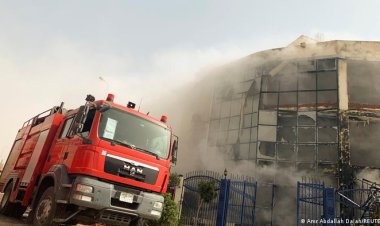 جهود مكثفة للسيطرة على حريق بمصنع بويات في الشرقية