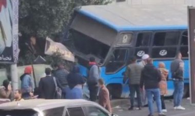 إعادة  فتح كوبري الدقى بعد رفع حطام الأتوبيس المصطدم بالسور