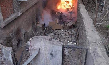 بالصور.. إخماد حريق شب بجوار عقارات بشارع ترعة الزمر بالعمرانية