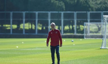 «كولر» يحاضر اللاعبين قبل المران.. والغزاوي يطمئن على ترتيبات مباراة الرجاء