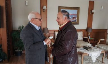 محافظ بورسعيد يقرر صرف مكافأة شهرية لأحد العاملين بإدارة تحسين البيئة تقديرا لمجهوداته