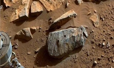 تفاصيل أول عملية لجلب عينة من صخور المريخ إلى الأرض