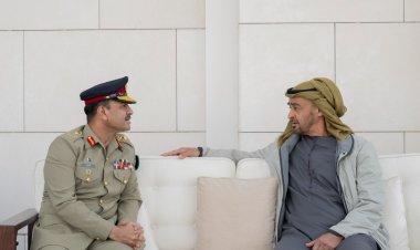 رئيس دولة الإمارات يستقبل قائد الجيش الباكستاني