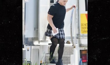 نجم المصارعة جون سينا يثير الجدل بظهوره بالمكياج وملابس نسائية في استراليا