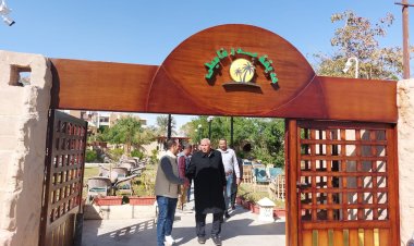 محافظ الوادي الجديد يتفقد أحد مشروعات تطوير الحدائق والمتنزهات بالخارجة