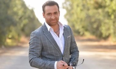 نضال الشافعي يروي تفاصيل أول لقاء  له مع عادل إمام (فيديو)