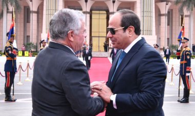 الرئيس السيسى يودع ملك الأردن بمطار القاهرة