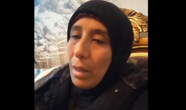 «لواحظ» تروي لحظات موت زوجها وأبنائها أسفل أنقاض عقار البحيرة: «هعيش بنارهم»  (بث مباشر)