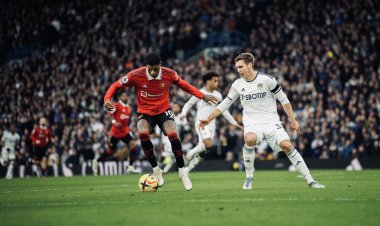 يونايتد يفوز على ليدز ويدخل في قلب الصراع على لقب البريميرليج