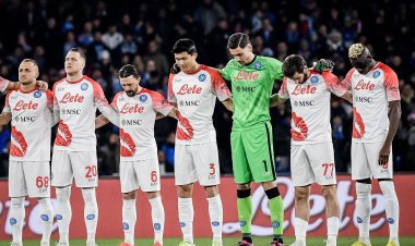 سر الـ«قُبلة» التي زينت قميص نابولي