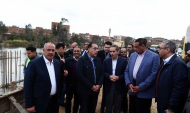 «مدبولي»  يختتم زيارته للمحلة الكبرى بتفقد أعمال رصف وتطوير كورنيش المحلة