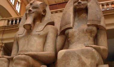 "الحب عند قدماء المصريين".. نقوش وتماثيل وآثار خالدة تحكي عن الزمن الجميل 