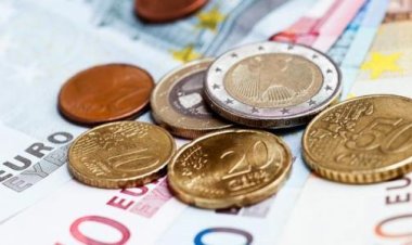 القبض على صاحب مكتب سيارات لاتجاره في العملات بالقاهرة