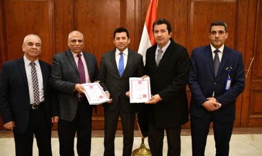 أشرف صبحي يُهنئ شركة المدن للخدمات الرياضية والشبابية لحصولها على ٦ شهادات آيزو