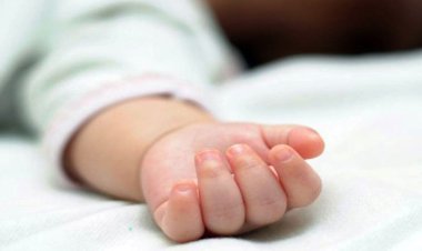 مصرع طفل رضيع إثر سقوطه من أعلى سلم في قنا (تفاصيل)