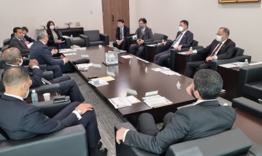 رئيس اقتصادية قناة السويس يعرض فرص الاستثمار على شركات مصنعة لمضخات المياه