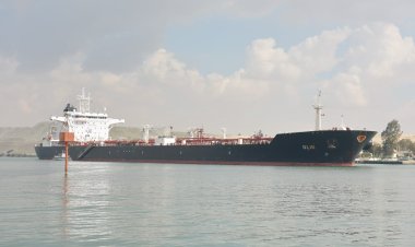 الفريق أسامة ربيع: "قناة السويس تشهد عبور 93 سفينة بإجمالي حمولة 4.4 مليون طن "