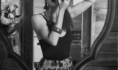 «أنجيليكا إيجيل شبيهة أم كلثوم».. احترفت التصوير بالكاميرا واللعب بالمرايا