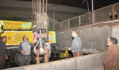 صور| أمن القليوبية يواصل رفع كوبري المشاة المنهار والبحث عن سائق الونش