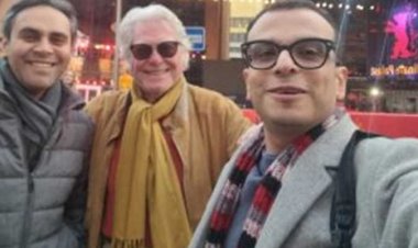 فريق مهرجان القاهرة بقيادة حسين فهمي يصلون إلى ألمانيا لحضور «برلين السينمائي»