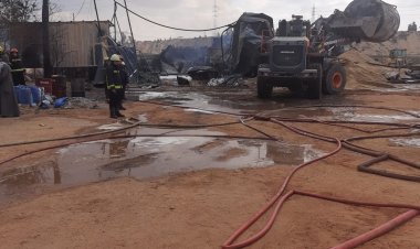 صور| حريق هائل يلتهم مخزن للمواد الكيمائية على مساحة  نصف فدان بالمنصورية