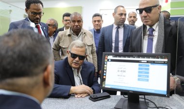 رئيس القابضة للمياه يتفقد مركز خدمة العملاء فريال بعد تطويره بأسوان