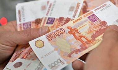 الروبل الروسي يشهد انخفاضًا غير مسبوق بنهاية الأسبوع