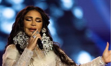 «الحلق اللي عامل قلق».. أحلام تثير الجدل في حفلها بالسعودية