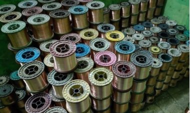 ضبط مصنع بدون ترخيص لإنتاج أسلاك كهربائية من مواد مجهولة المصدر