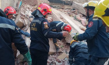 الداخلية : انقاذ المحتجزين أسفل عقار مينا البصل المنهار بالإسكندرية